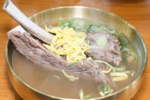 용봉산 왕 갈비 대표메뉴 왕 갈비탕.
