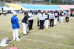 지난 16일 홍주종합경기장에서 개최된 노인건강축제 모습.