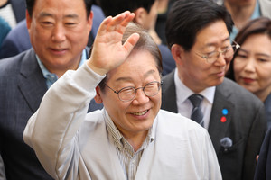 지난 7일 예산시장을 찾은 이재명 더불어민주당 대선후보.