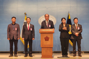 국회 소통관에서 열린 민관협력 관련 지자체 공동기자회견 모습.
