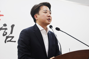개혁신당 이준석 대선후보가 충남도청 프레스룸에서 진행된 언론인간담회에서 질문에 답변하고 있다. 김영정 기자