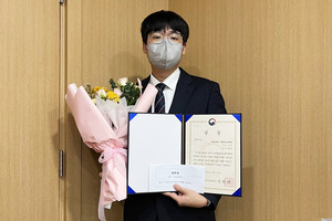 지난 2022년 ‘모의행정심판대회’에서 입상한 후 기념사진을 촬영한 모습.