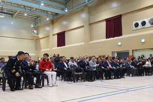 내빈 소개가 이어지고 있다.