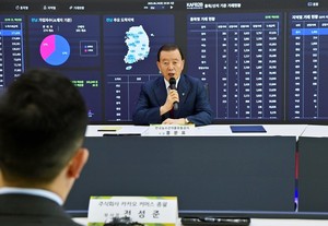 업무협약 체결식에서 홍문표 aT 사장이 발언하고 있다.