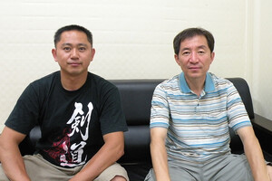 왼쪽부터 홍성검도회 전병구 전무이사와 장운배 회장.