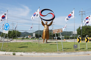&nbsp;내포신도시에서 천안시로 이전해 새로운 둥지를 튼 유관순 역사 동상.