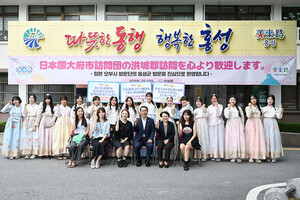 지난 22일 일본 오부시 청소년 문화교류 방문단이 홍성군청을 방문해 이용록 군수와 면담을 가졌다.