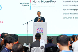 지난 10일 열린 ‘2025 Jakarta K-Food Fair’ B2B 수출상담회 개막식에서 홍문표 사장이 인사말을 전하고 있다.