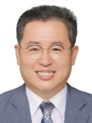 유영석&nbsp;&lt;홍주중학교장&gt;