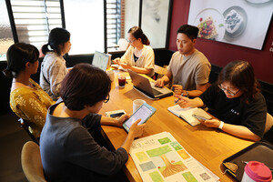 홍성비건페스티벌기획단 단원들이 곧 열릴 ‘제2회 홍성비건페스티벌’에 대한 회의를 실시하고 있다.&nbsp;&nbsp;