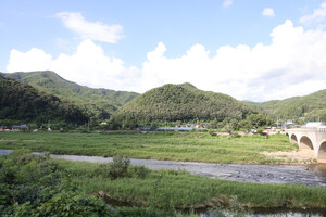 영동군 용화면 용강리마을 전경.