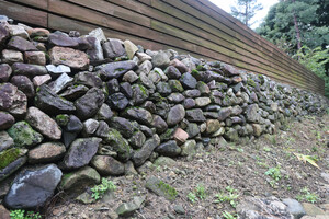 &nbsp;괴산 연풍 성지마을 돌담.