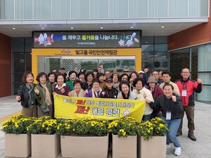 통합지원봉사지원단이 3차 재난훈련을 마치고  기념사진을 촬영하고 있다.