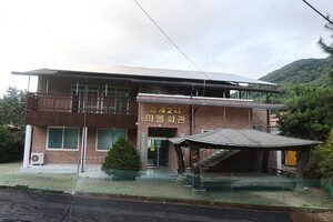 제천 한수면 송계리 마을회관.