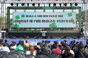 이용록 홍성군수가 성공적인 경진대회 개최를 기원하며 축사를 전하고 있다.