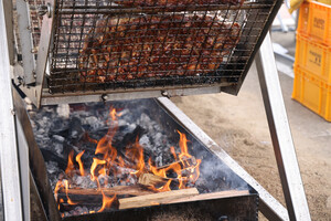 올해 새롭게 제작된 8가지의 놀이기구형 대형 그릴은 방문객들의 눈을 사로잡았다.