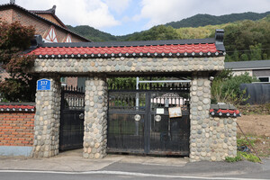 단양 가곡면 대대1리 돌담대문.