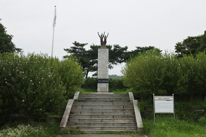 서천 마산초 옆의 서천 3·1운동기념비.