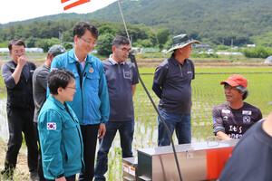 지난 6월 벼 직파지배 시연회.