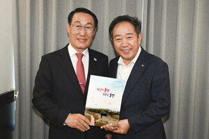 이용록 홍성군수가 국회를 방문해 강승규 국회의원을 만나 국비 반영을 요청했다.