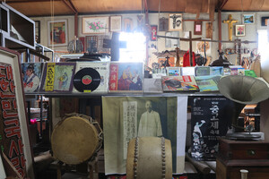 춘향전 완질본 19장 세트를 감상할 수 있다.