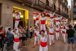 라 메르세 축제 ‘톡 데 이니시’ 행사에서 퍼레이드가 펼쳐지고 있다.