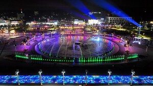 남당항 해양분수공원 야간 경관.