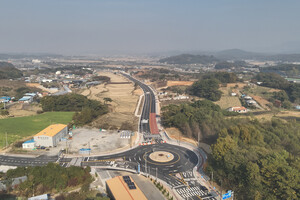 장항선 복선화 사업으로 사용이 중단된 폐철도 부지를 활용해 조성된 고암·역재 지방도 609호선은 총연장 1.24㎞, 왕복 4차로 규모로 신설됐다.