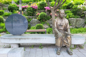 서울 성북동 심우장 입구 공원의 만해 한용운 좌상.