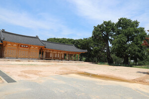 당진 옛 면천보통학교 터, 면천초등학교가 이전하고 객사 조종관을 복원했다.