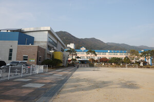 예산보통학교 민립대학기성회 예산지방부 창립지, 현 예산초등학교.