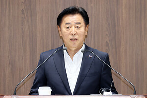 이종화 충남도의회 의원이 24년 간 몸담았던 국민의힘을 떠나며 새로운 보금자리를 찾아 나섰다.