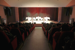 2부, 예의춤·바라춤이 펼쳐지고 있다.