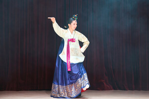 김연정 이애주승무보존회장이 ‘태평무’를 선사했다.