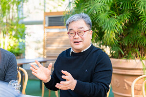 김종원 (사)한국축제문화진흥협회 이사장이 인터뷰를 하고 있다.