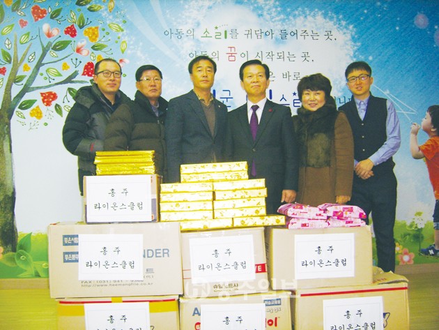 홍주라이온스클럽(회장 김상현)은 어렵게 공부하고 있는 홍성군드림스타트의 만 3세에서 초등 6학년까지 총 187명에게 250만원 상당의 학용품을 직접 전달했다.