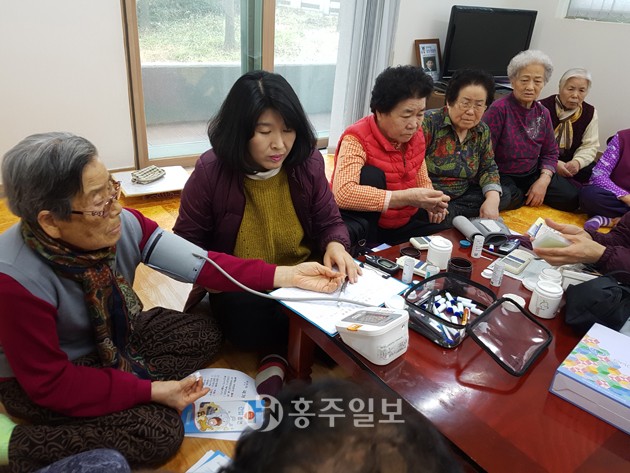 홍성군보건소는 겨울철 건강관리 및 건강증진을 위해 고암리 경로당을 시작으로 관내 366개 경로당에서 경로당 보건교육을 실시한다.