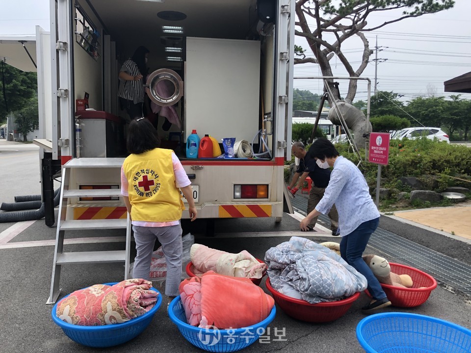 구항면에서 진행된 ‘찾아가는 이동빨래방’.