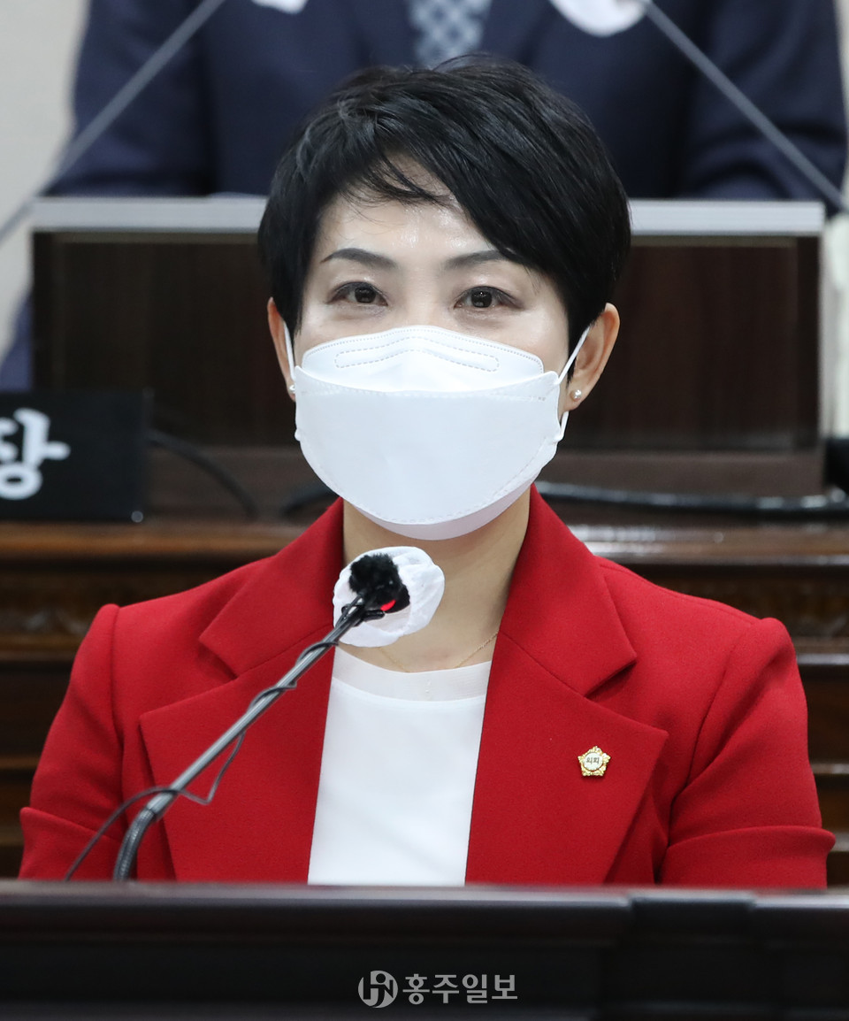 축산업을 통한 지방세 발굴을 통해 ‘일석이조’의 비책을 찾아야 할 때라고 강조하는 김은미 의원.