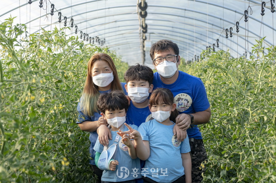 김원준, 홍정아 부부귀농인과 삼남매.