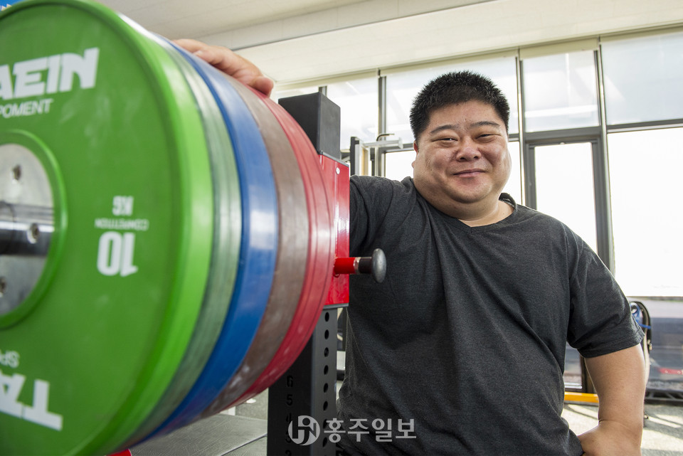 도쿄 패럴림픽에 참가하는 홍성군장애인직장운동경기부 역도 전근배 선수.