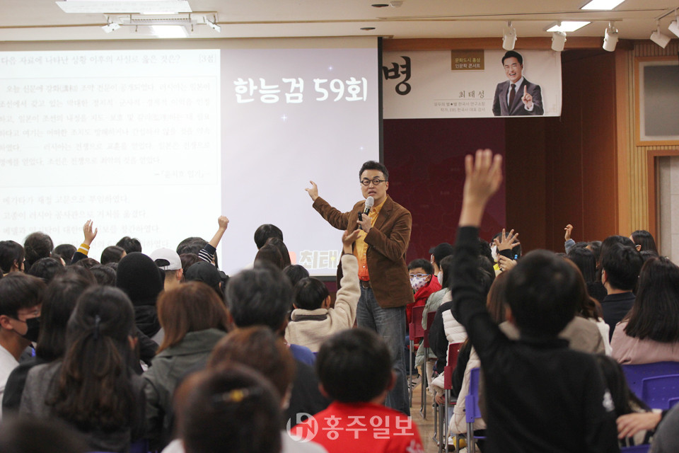 지난달 26일 군청에서는 충남 의병기념관 건립을 위한 역사 콘서트가 열렸다.