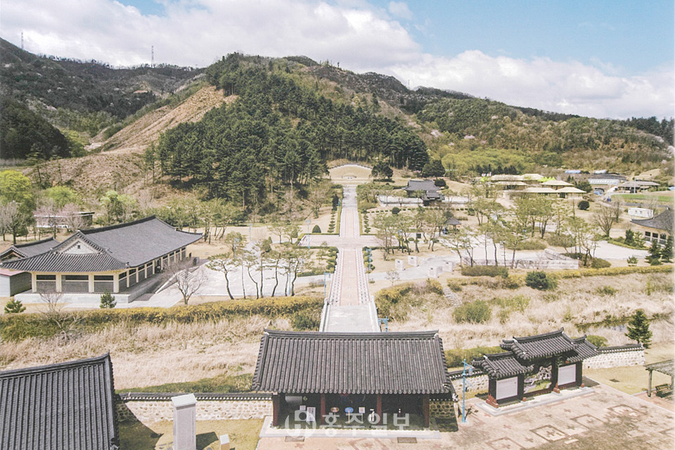 의암 유인석 의병장의 묘가 있는 춘천의병마을 전경.