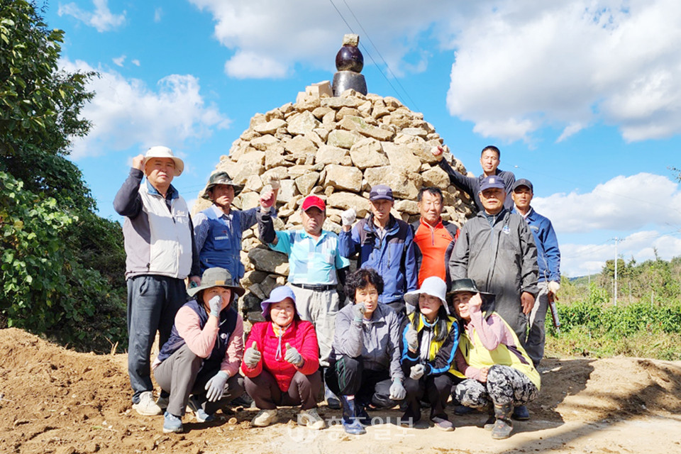 주민화합과안녕을기원하는세번째돌탑세워 1